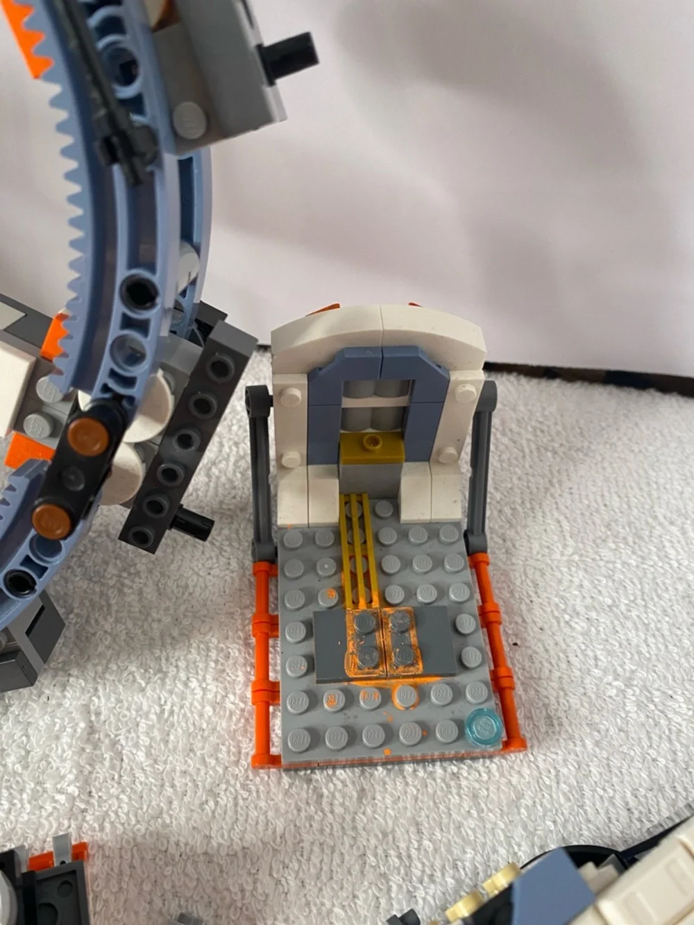 LEGO -  City Modular Space Station Science Toy 60433 incomplete parts - Picture 13 of 13